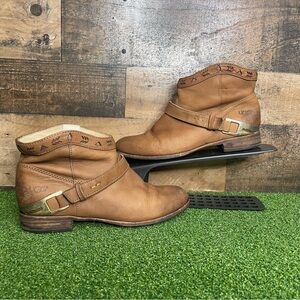 UGG Women's Austin Fawn Brown Leather Western‎ Ankle Boot Size US 7